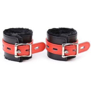 Menottes avec fourrure noires et rouges