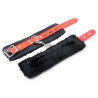 Menottes avec fourrure noires et rouges