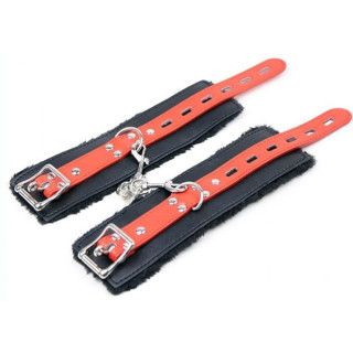 Menottes avec fourrure noires et rouges