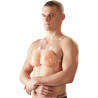 Prothèse poitrine silicone 1200g portée par homme de face