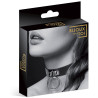 Collier noir ras de cou anneau argenté packaging