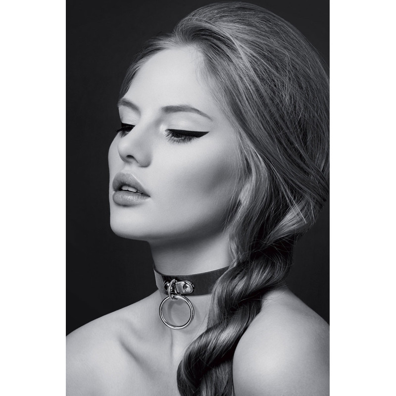 Collier noir ras de cou anneau argenté