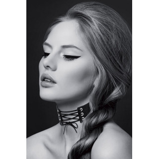 Collier noir ras de cou avec laçage