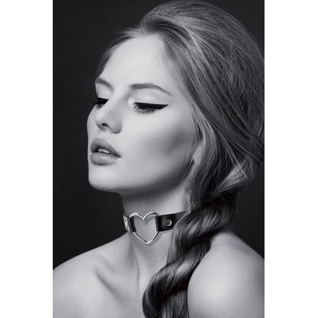 Collier noir ras de cou cœur argenté