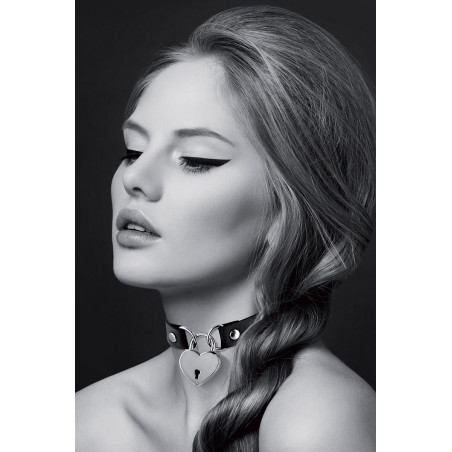 Collier noir ras de cou cadenas cœur argenté