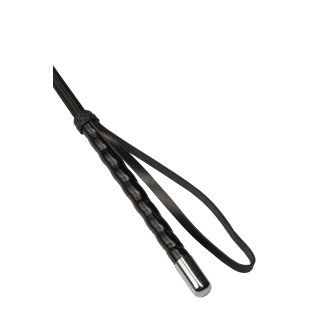 Cravache 67cm ornement chromé dragonne gros plan sur le manche